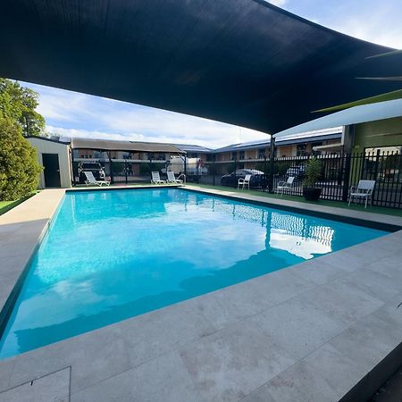 Golden West Motor Inn Даббо Экстерьер фото