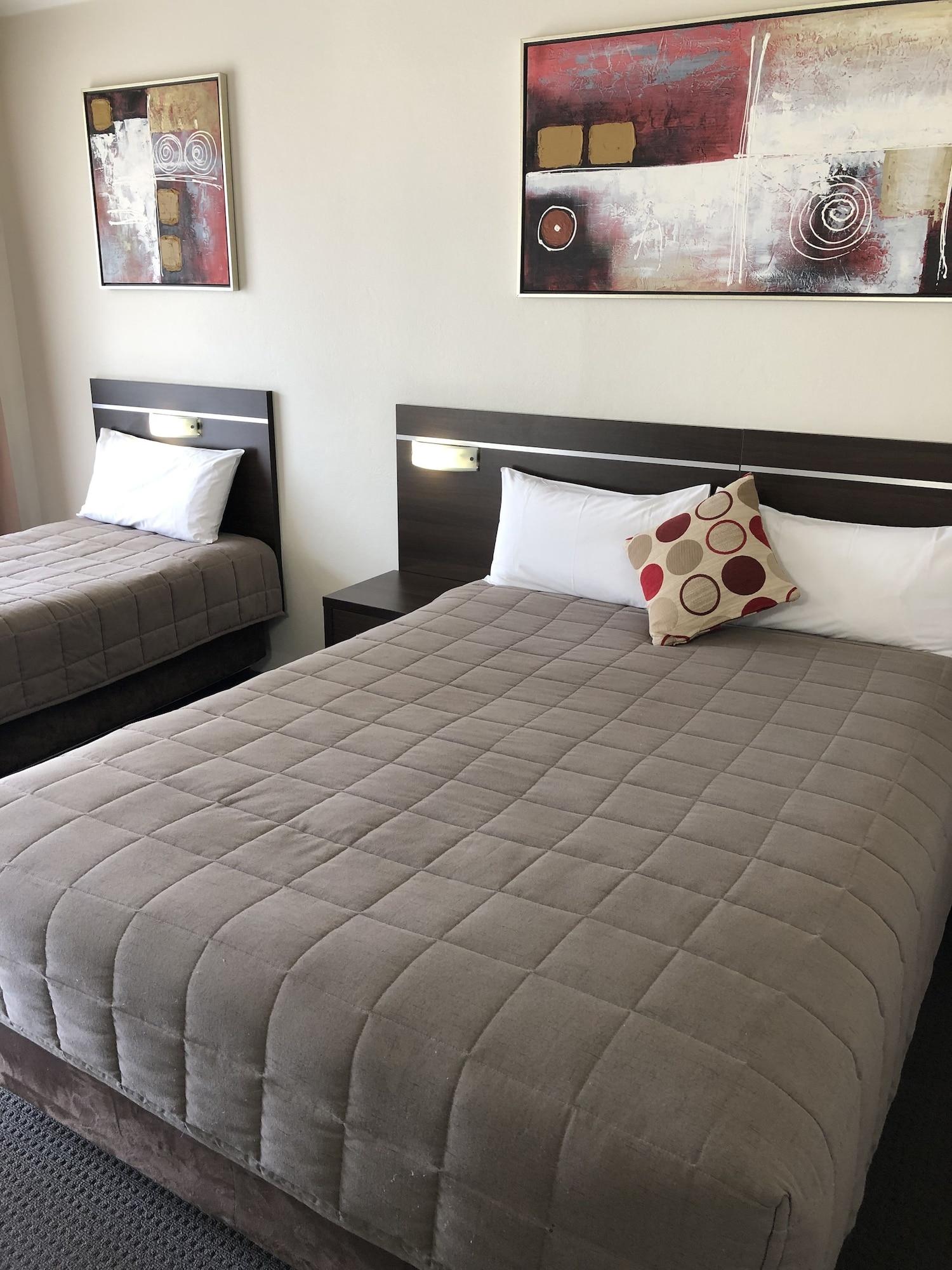 Golden West Motor Inn Даббо Экстерьер фото