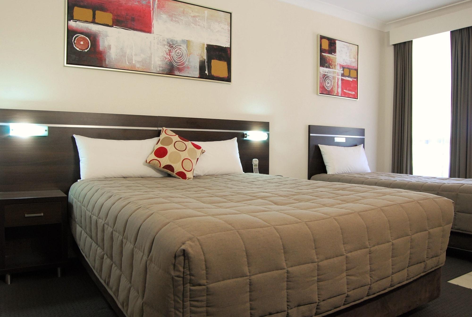 Golden West Motor Inn Даббо Экстерьер фото