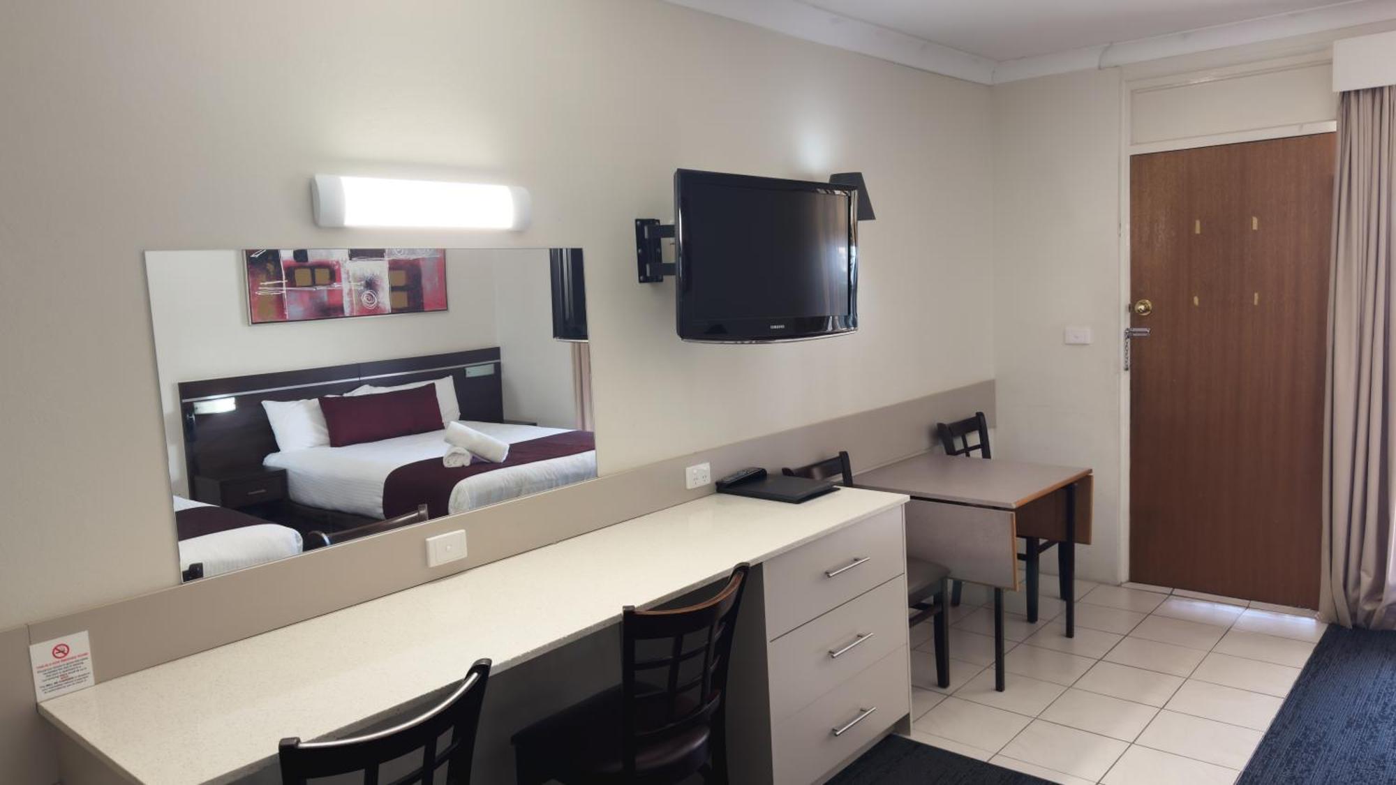 Golden West Motor Inn Даббо Экстерьер фото