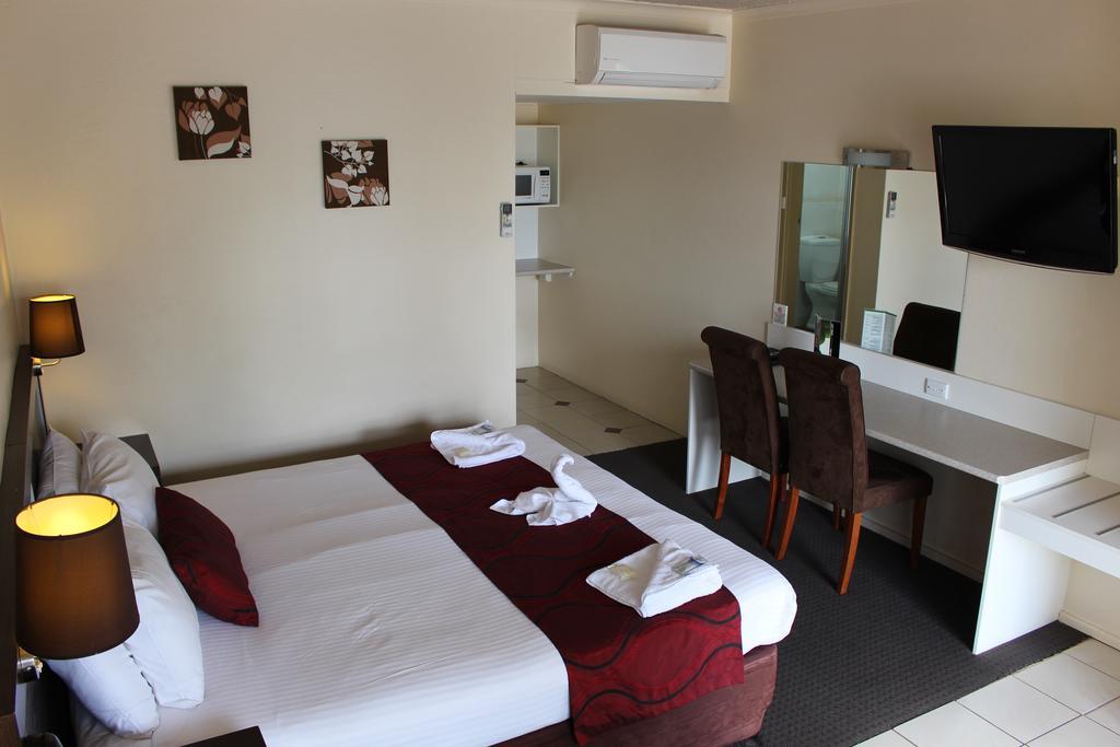 Golden West Motor Inn Даббо Экстерьер фото
